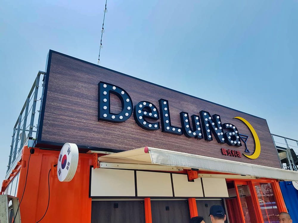 DeLuNa — painted metal bulb letters and mini lit letters