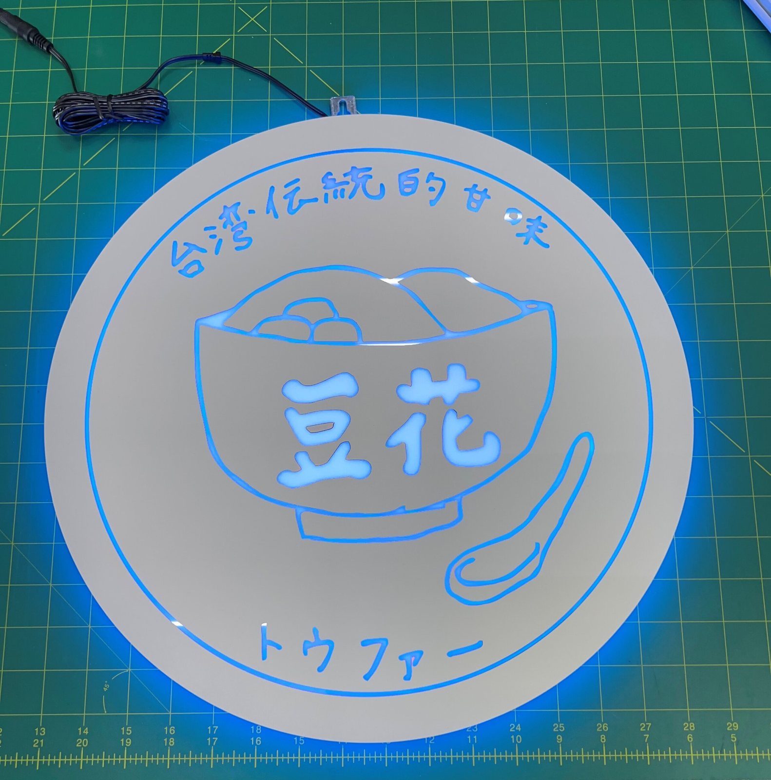 Round slim light box — dessert shop