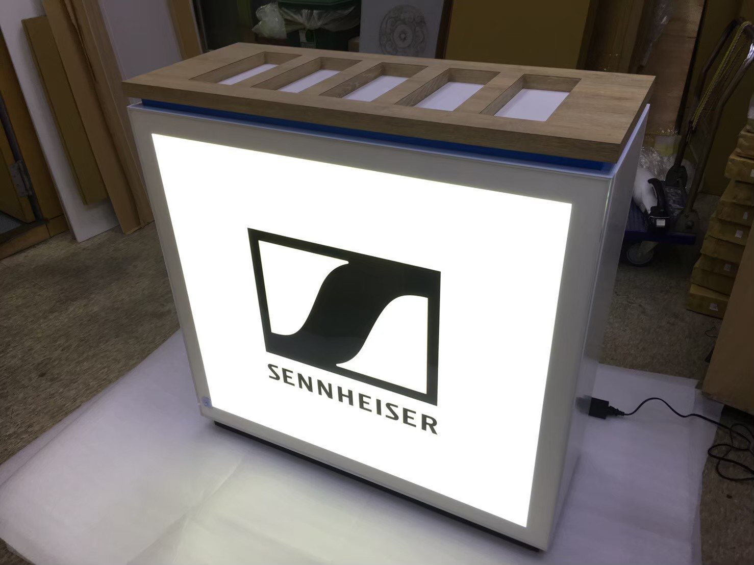 Sennheiser — display cabinet light box