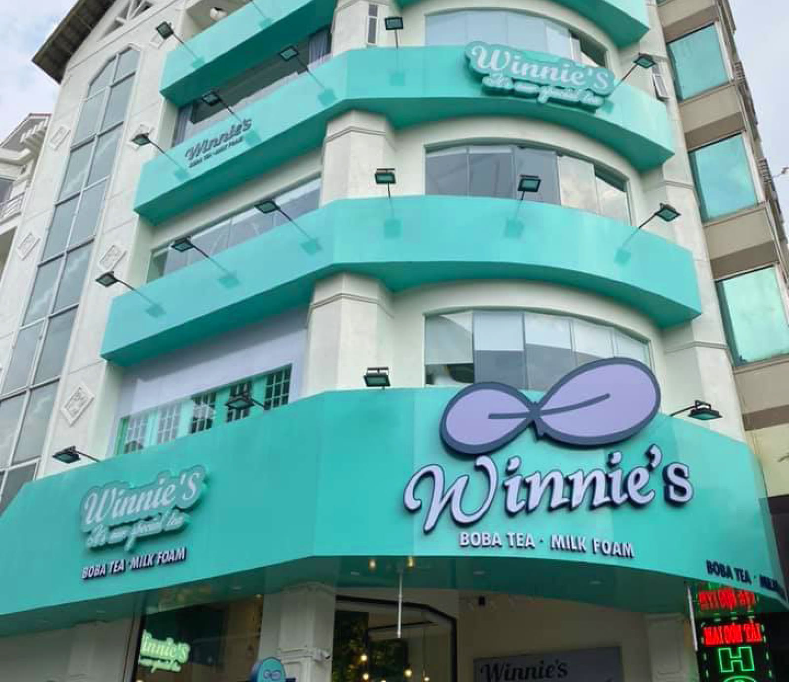 Winnie Drinker tea chain — flagship facade