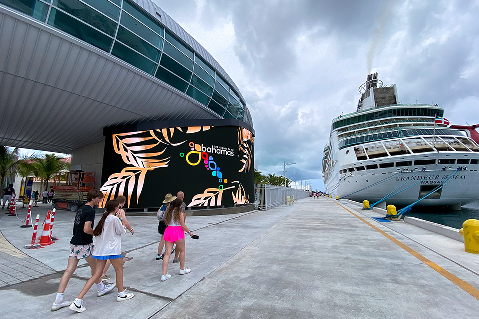 Nassau Cruise Port Unveils Large Format LED Displays缩略图
