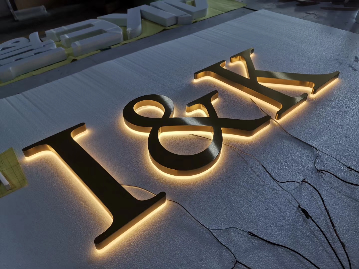 Precision-Crafted 304 Stainless Steel Backlit LED Reverse Channel Letters for Stunning Illuminated Signage插图1