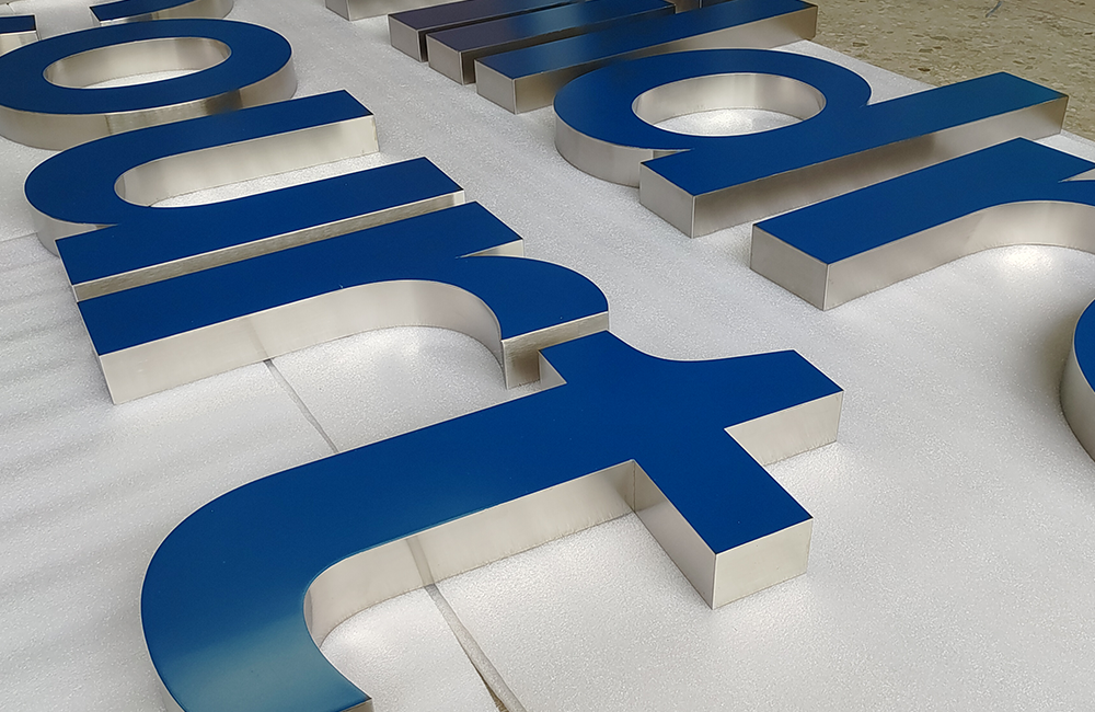 Fabricated Stainless Steel 316 Letters Front Painted and Horizontal Brushed Returns缩略图