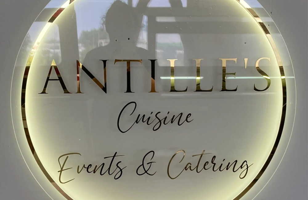 Illuminate Your Brand with Stunning Acrylic Halo Effect Signage缩略图