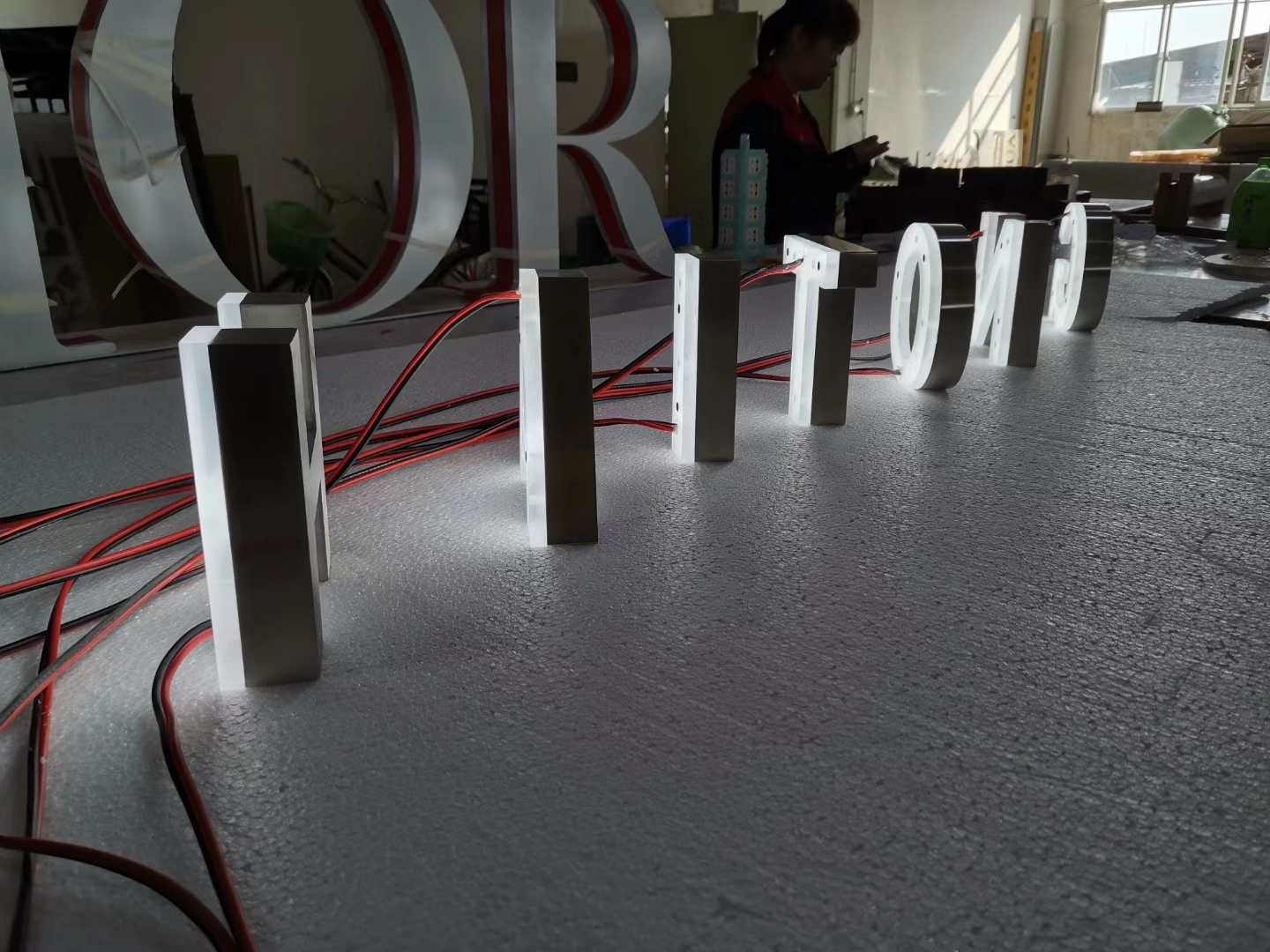 Fabricated Stainless Steel Backlit Letters with Brushed Face – Premium Illuminated Signage for a Modern Look插图1