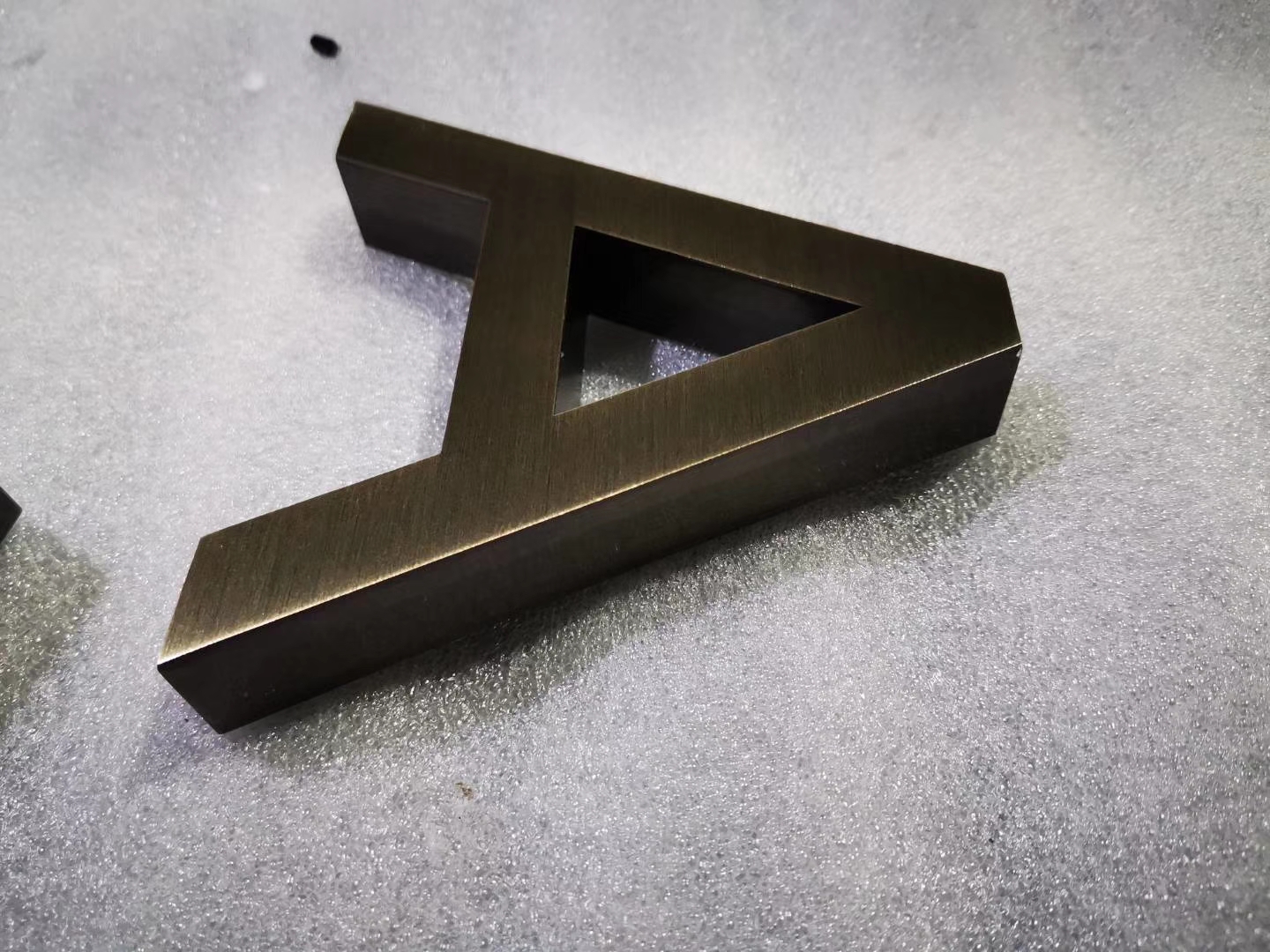 Backlit LED Signs with Brushed and Electroplated Bronze Stainless Steel Finish插图3