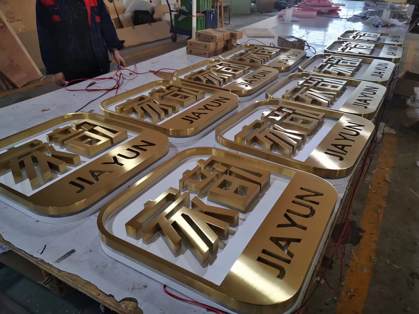 Halo Light 3D Letters with Horizontal Brushed Finish插图3