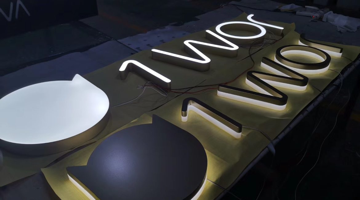 Illuminate Your Brand: Captivate Customers Day and Night with Premium Frontlit & Backlit Signs缩略图