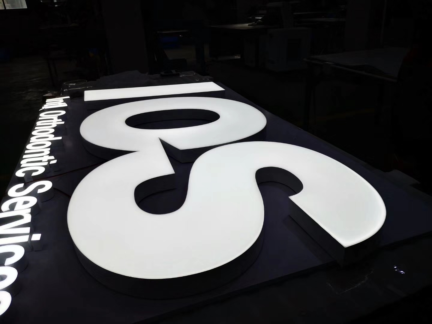 Premium Custom Channel Letters: Expertly Crafted for Maximum Impact & Durability插图1